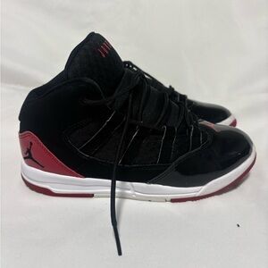 Jordan Men’s Mid-Top Basketball Shoes - Black/Red